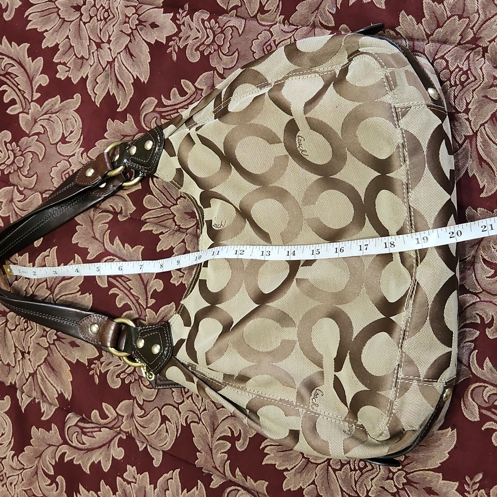 Coach Madison Maggy Shoulder Bag Witj Gold Hardware - Picture 13 of 13
